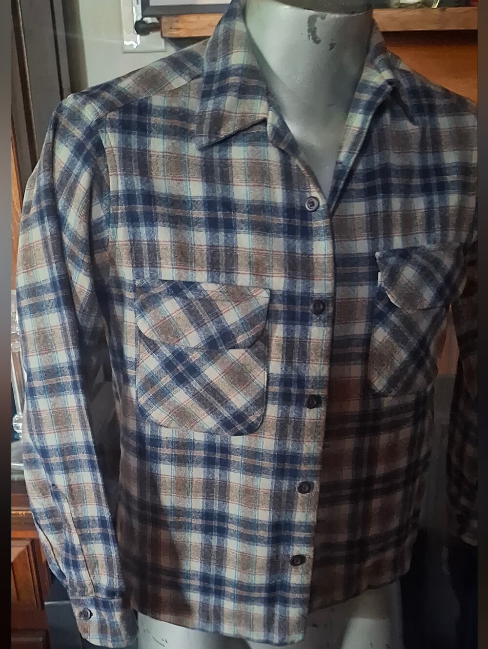 Vintage Plaid Pendleton Board Shirt with flap pockets size M 100% virgin Wool